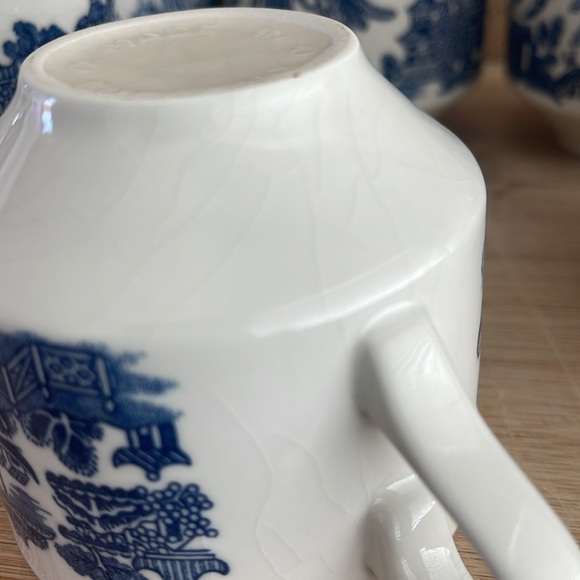 Vintage Churchill BLUE WILLOW Tea Coffee Cups England Staffordshire Transferware - Picture 10 of 10